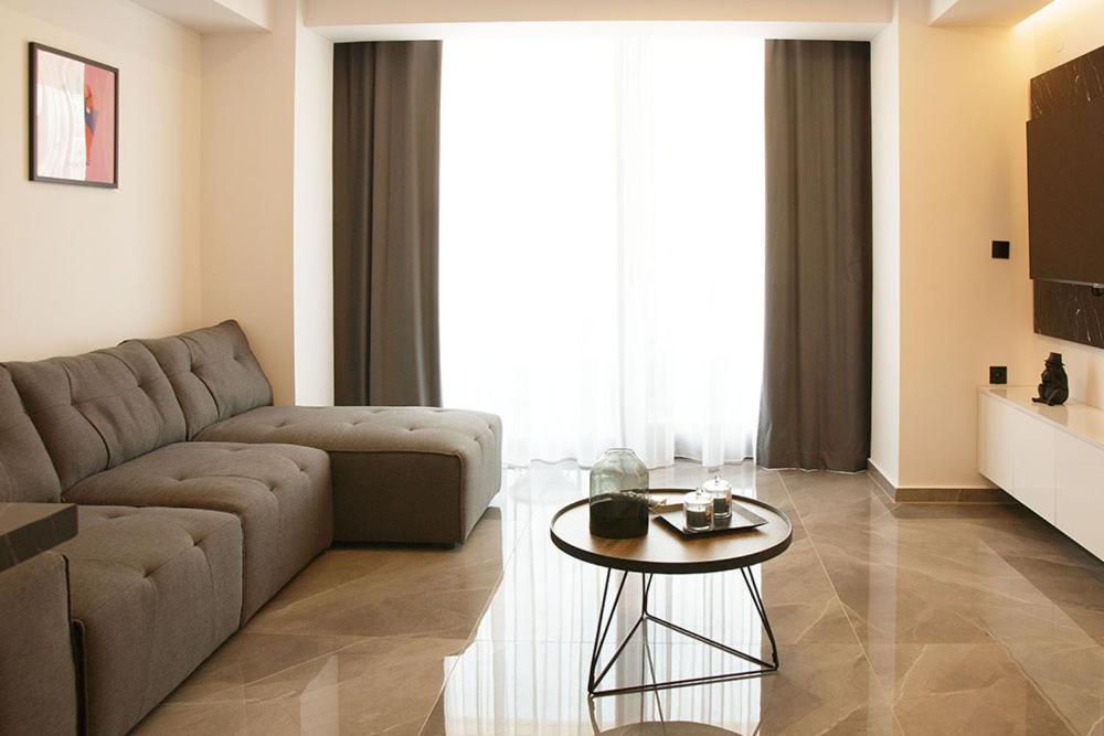 P J Luxury Suites Serres Esterno foto