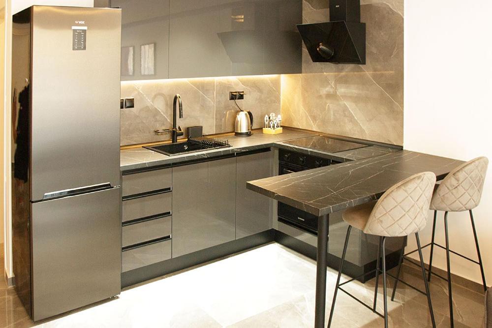 P J Luxury Suites Serres Esterno foto
